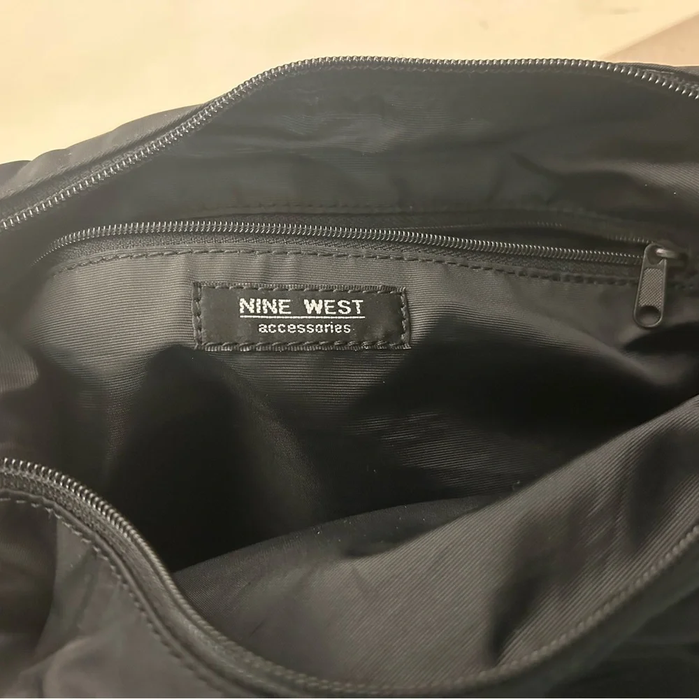 Nine West Elegant Black Men's Messenger Bag. Very Clean/Cool